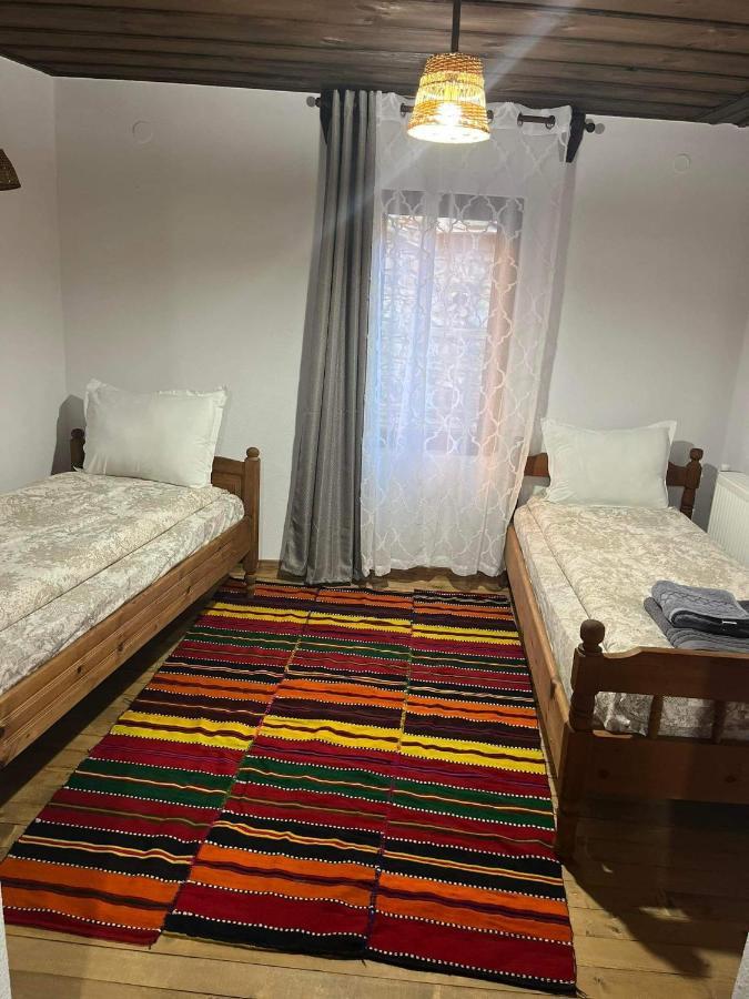 Къща За Гости Близнаците Leshten Luaran gambar